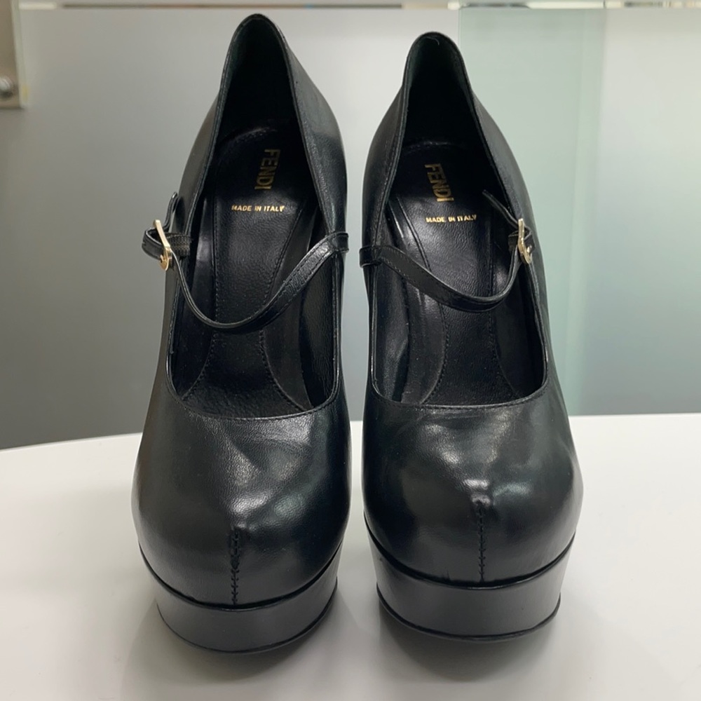 Fendi heeled black shoes
